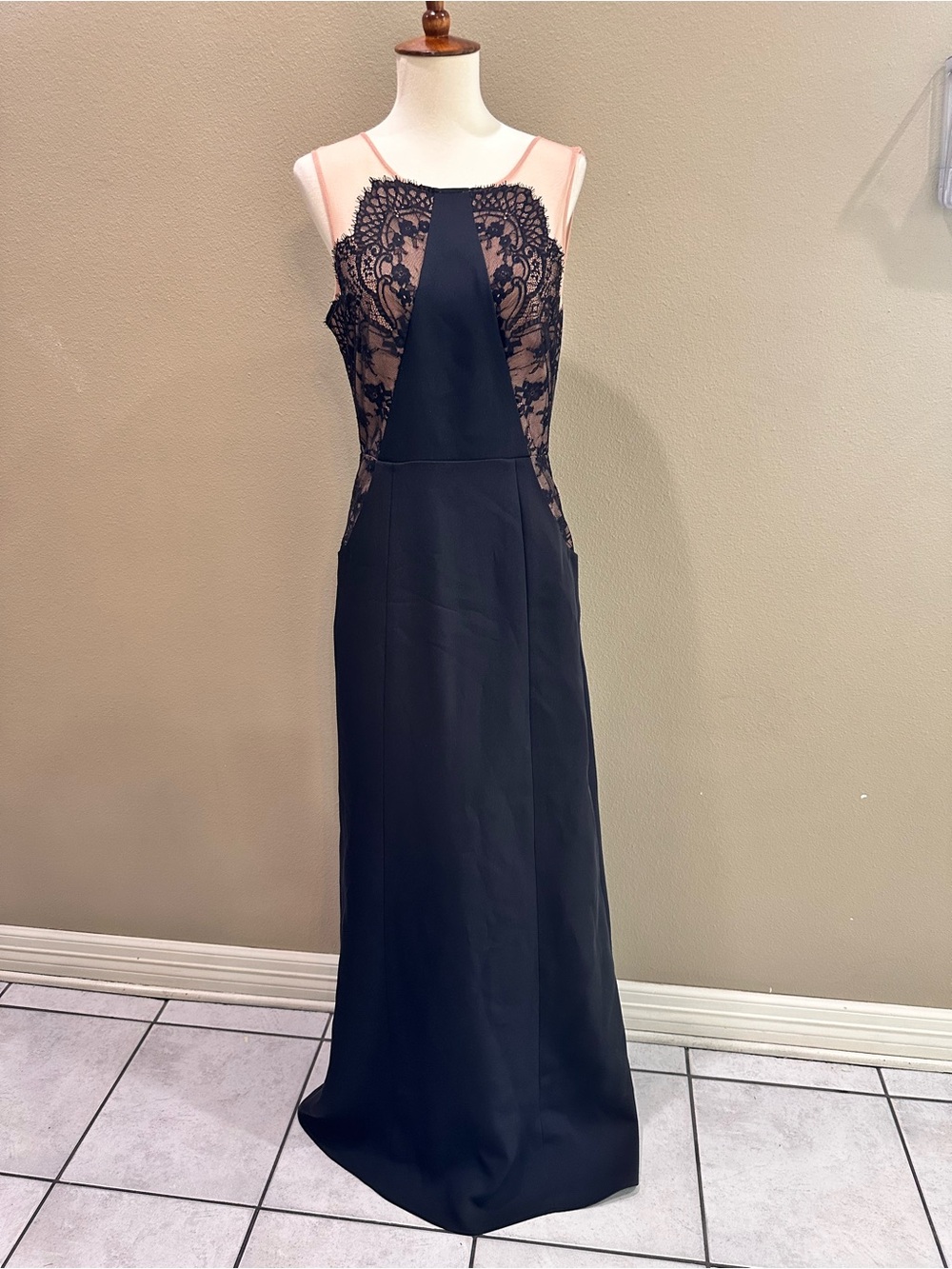 BCBGMAXAZRIA Lilyana evening Dress Size 6 Elegant Black Lace-Inset Evening Gown - Picture 5 of 16